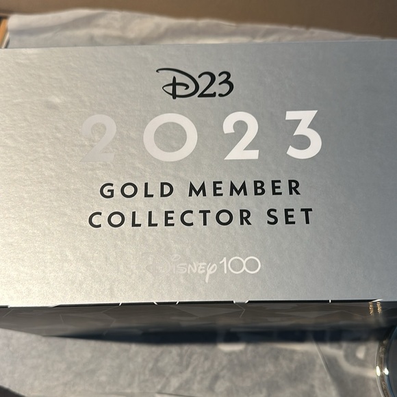⭐️SALE⭐️ D23 Official Disney Fan Club Milestone Statue Gold Member 2023 NIB - Picture 6 of 6